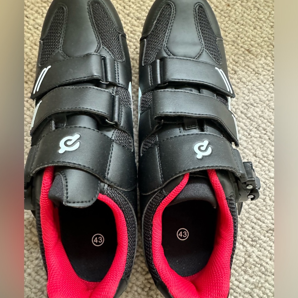 BRAND NEW PELOTON SHOES (Size 43) (never been worn)